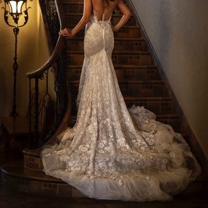 Berta (16-103) Wedding Dress